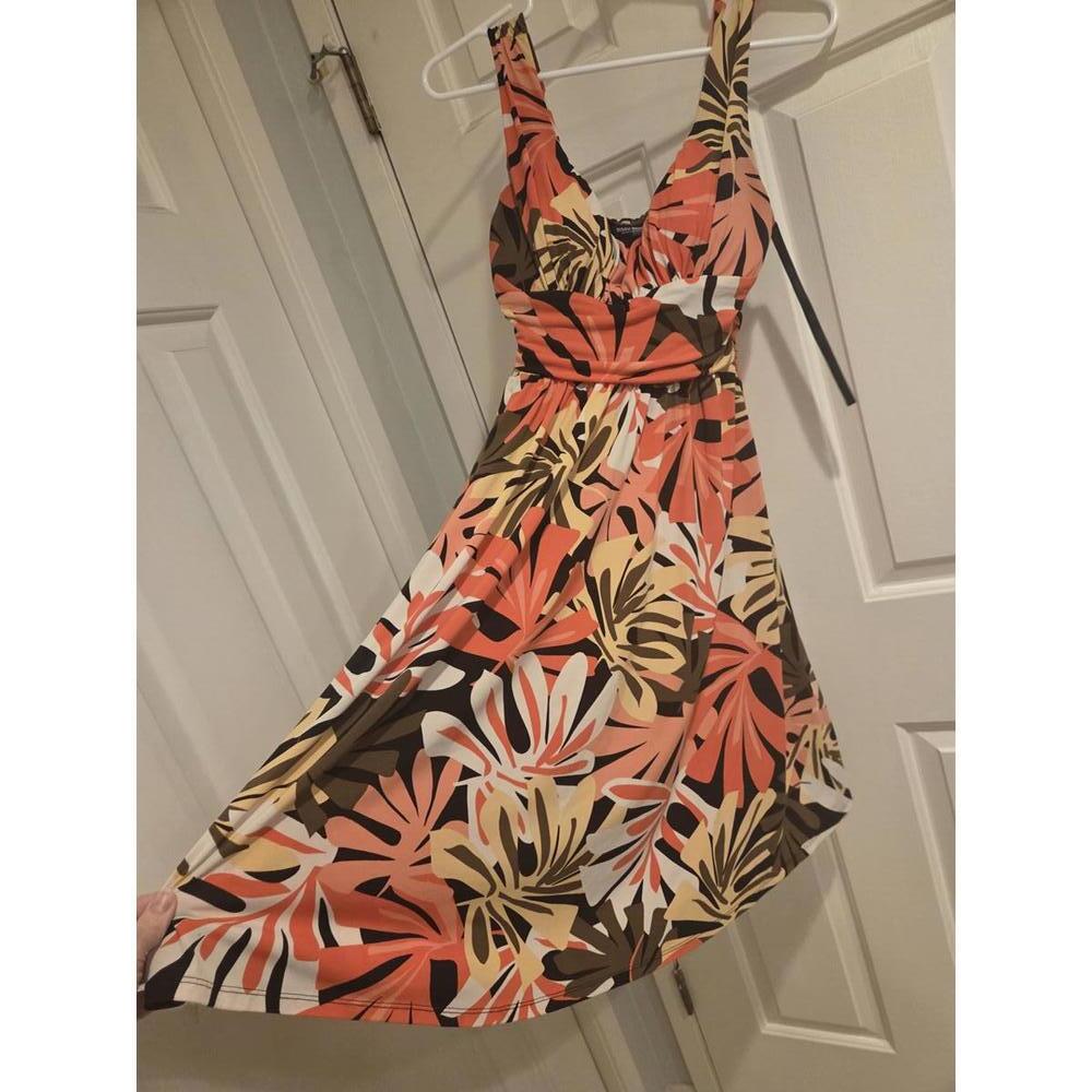 Bisou bisou sz 4 - Floral Pattern Summer Dress with V-Neck and Sleeveless Design - Picture 3 of 9